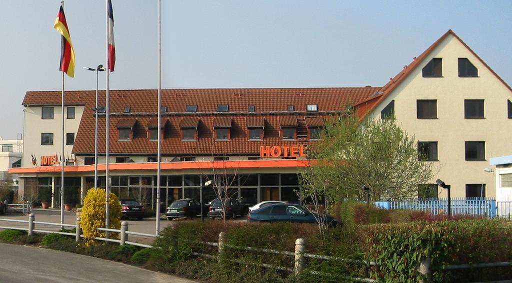 West Hotel An Der Saechsischen Weinstrasse Radebeul Bagian luar foto